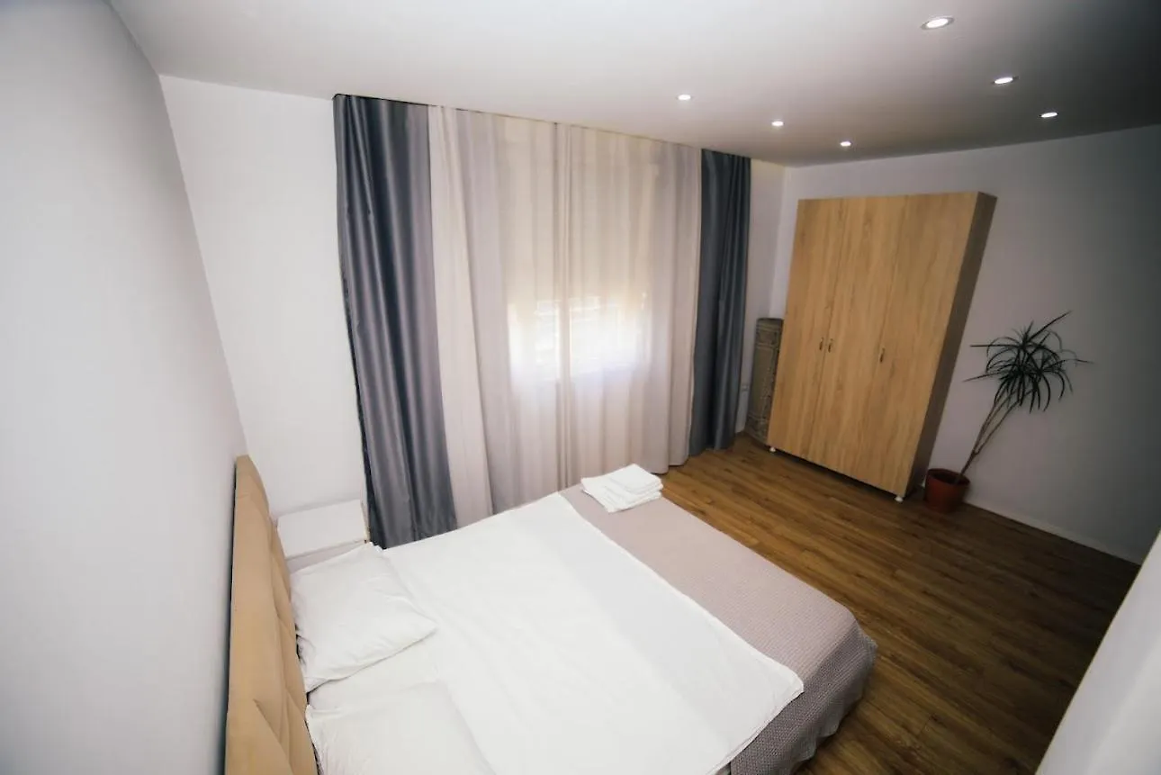 Luxury Center Apartments 2 Tirana 0*,